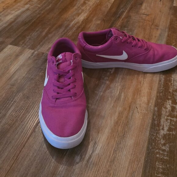 Shoes - Picture 8 of 9